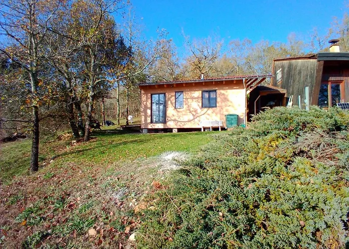 Maison Dans Un Ecrin De Verdure